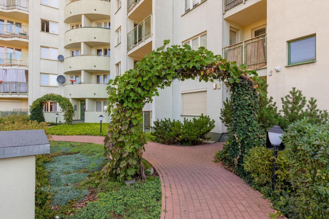 Metro Wilanowska Apartment With Parking By Noclegi Renters Warsaw Exterior photo